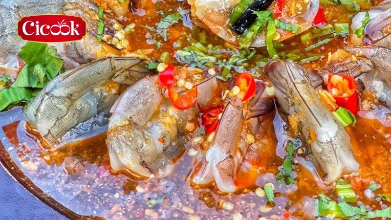Những người có dạ dày nhạy cảm hoặc không thích ăn cay cần phải cân nhắc trước khi ăn tôm xốt chua cay