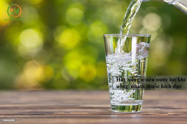Hãy uống nhiều nước lọc khi uống nhầm thuốc kích dục