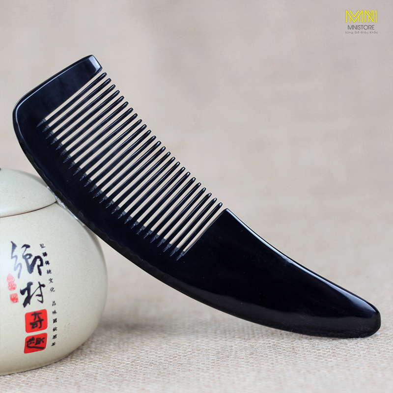 Lược sừng chuôi trơn đen