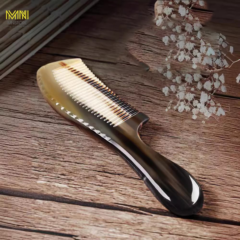 Lược sừng chuôi trơn đen