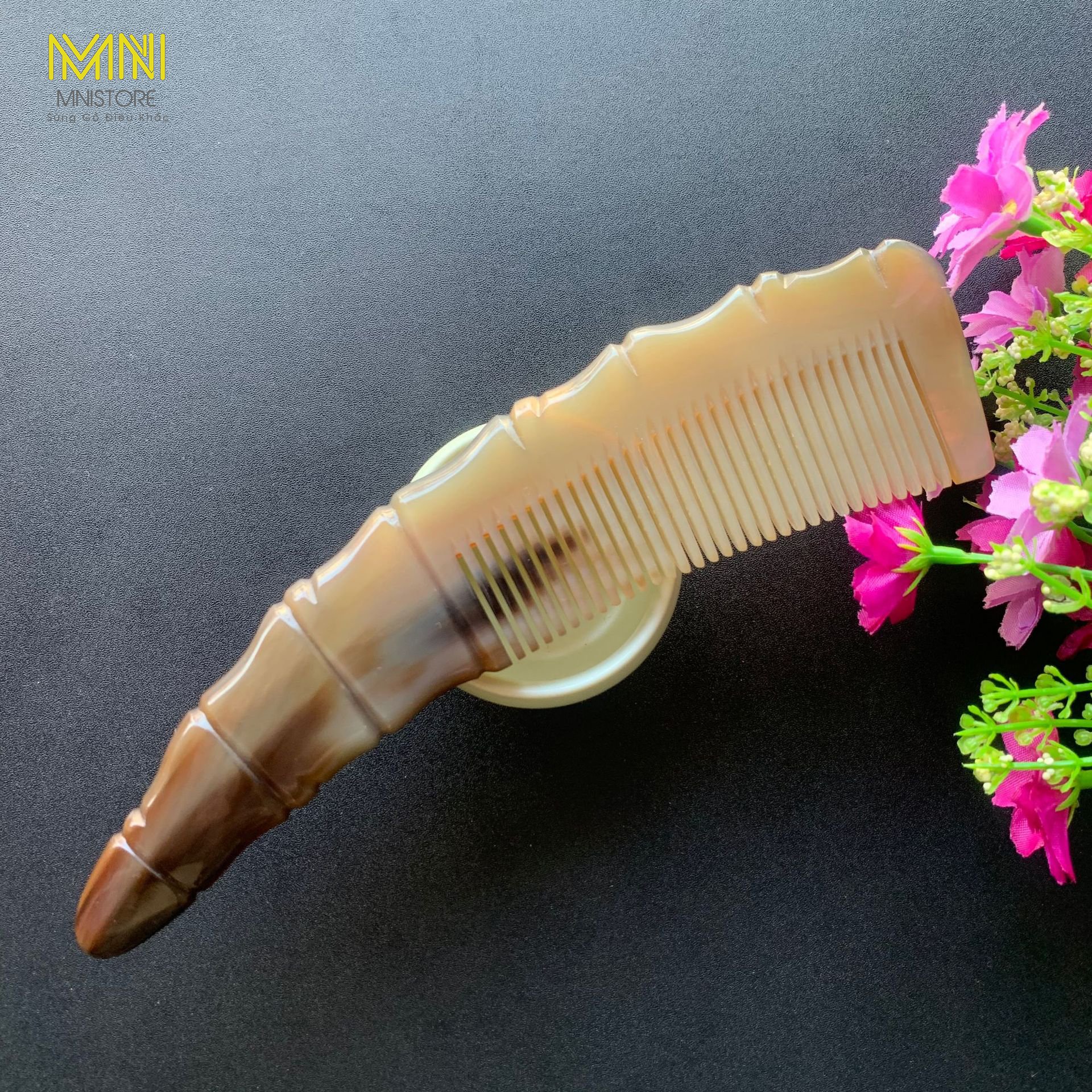 Lược sừng liềm khía trúc