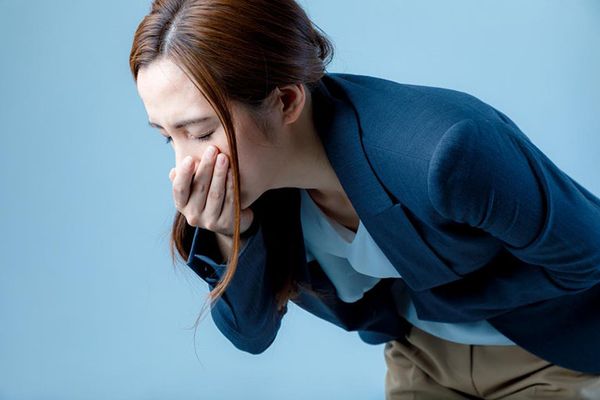 Buồn nôn và nôn – Một dấu hiệu bệnh rối loạn tiền đình