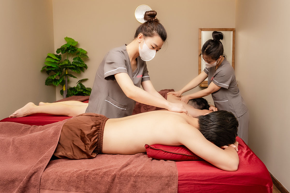 Massage trị liệu bấm huyệt – khác gì so với massage thư giãn thông thường