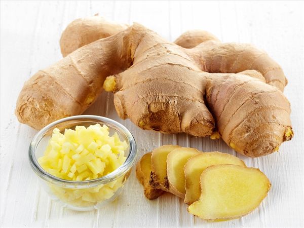 Ngâm chân bằng nước muối gừng giúp thư giãn và cải thiện sức khỏe