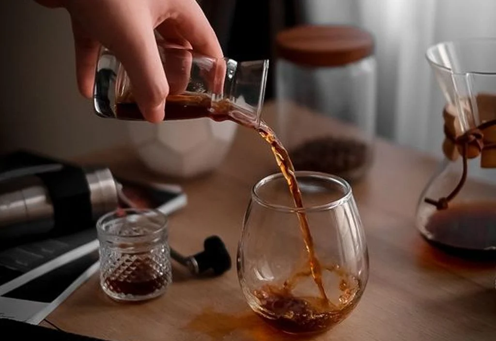 Có nên uống cà phê gần bữa ăn chính? Giải đáp thắc mắc về thói quen hàng ngày