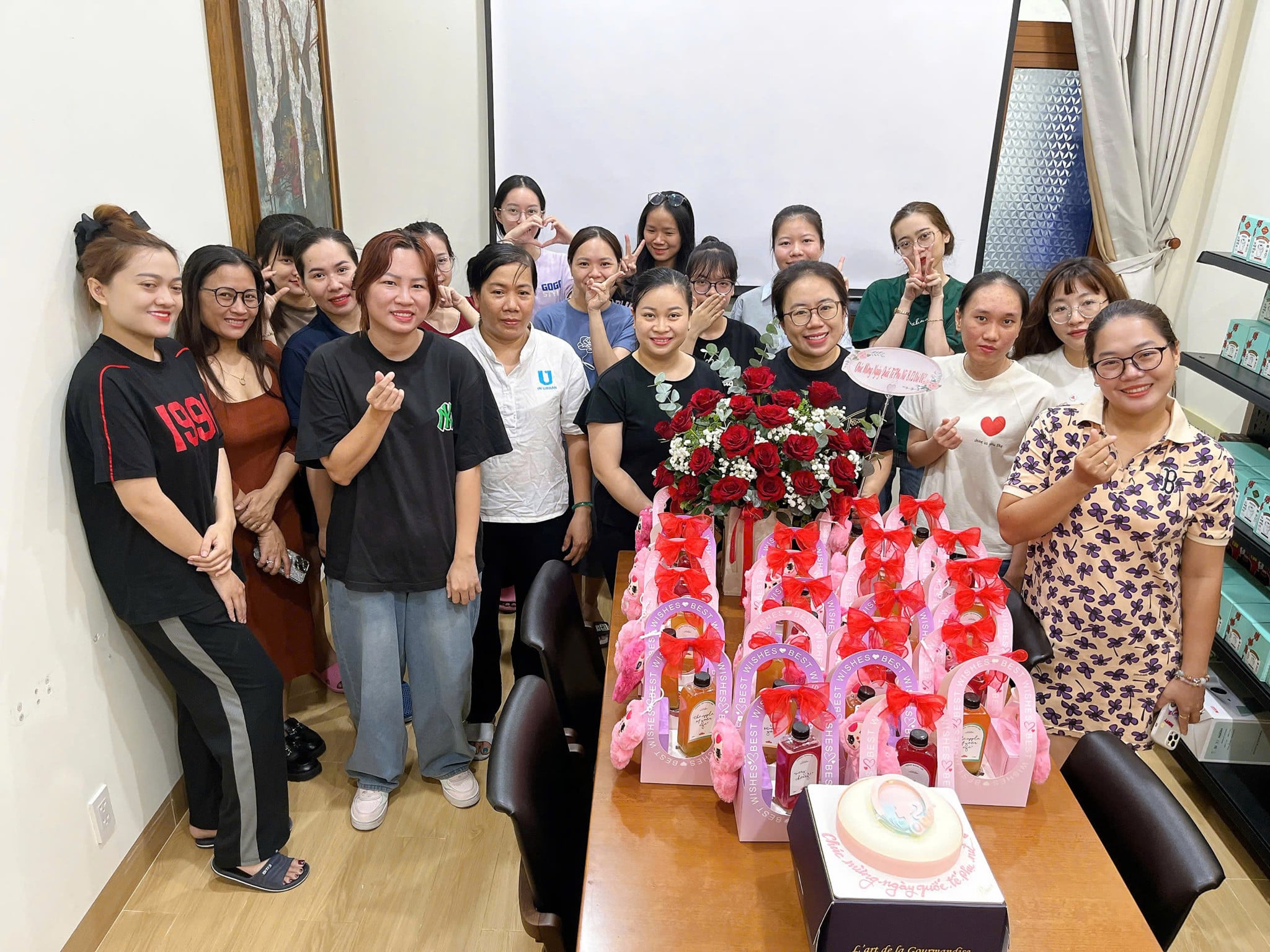 Tôn Vinh Phái Đẹp Ngày 8/3 - Elys Coffee Gửi Trọn Yêu Thương