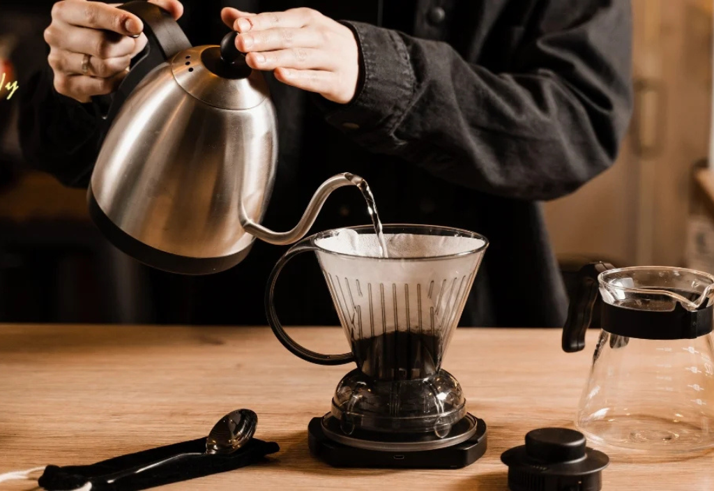 Hướng dẫn kỹ thuật pha chế cà phê Pour Over chuẩn như Barista