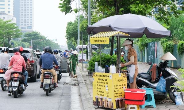 Trào lưu Xe Cà Phê Muối đường phố gây sốt tại Việt Nam