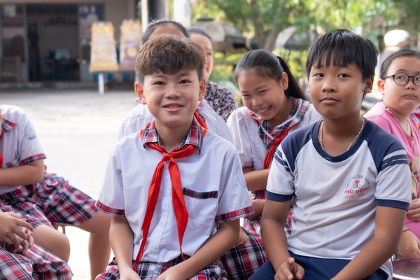 Cận thị học đường mối nguy âm thầm