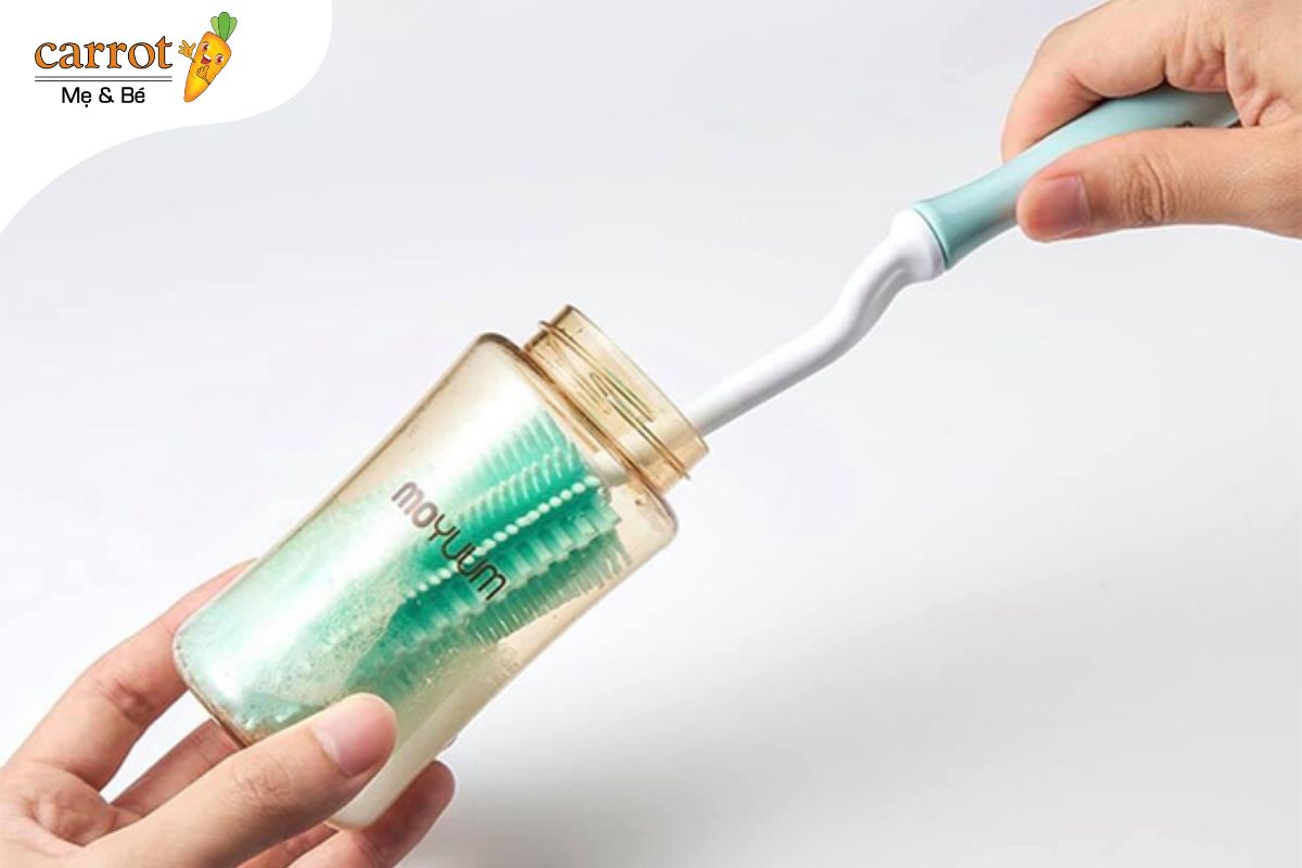 Cọ bình sữa cho bé - Mẹ và bé Carrot