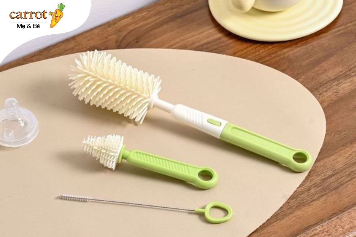 Cọ bình sữa cho bé - Mẹ và bé Carrot