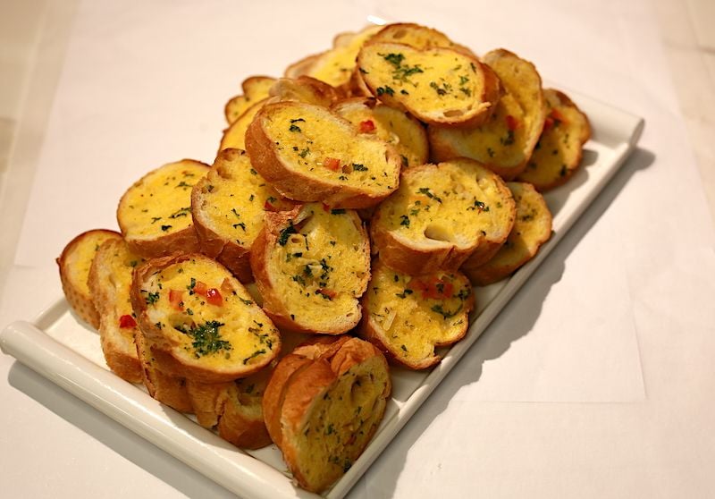 Cách Làm Bánh Mì Bơ Tỏi Chay Thơm Ngon Chuẩn Vị – Bí Quyết Từ D’Gemma