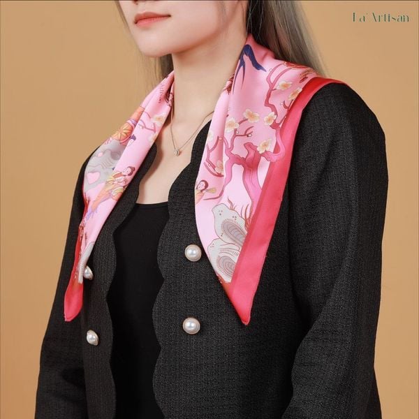khan-lua-choang-vai-qua-tang-doanh-nghiep