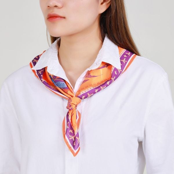khan-lua-choang-vai-qua-tang-doanh-nghiep