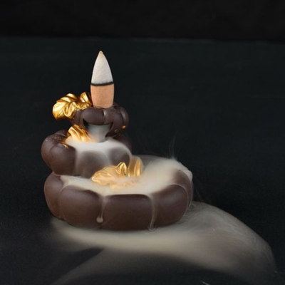 Xông trầm hương – Tạo không gian thư giãn, ấm cúng và đầy may mắn