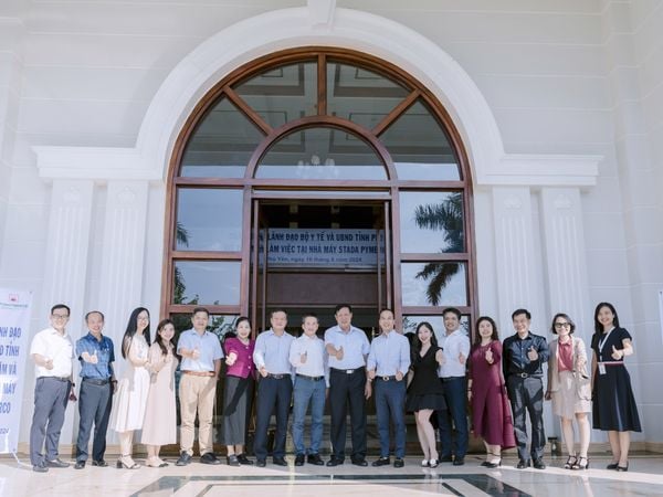 Thứ trưởng Bộ Y tế và Phó Chủ tịch UBND tỉnh Phú Yên đến thăm STADA Pymepharco