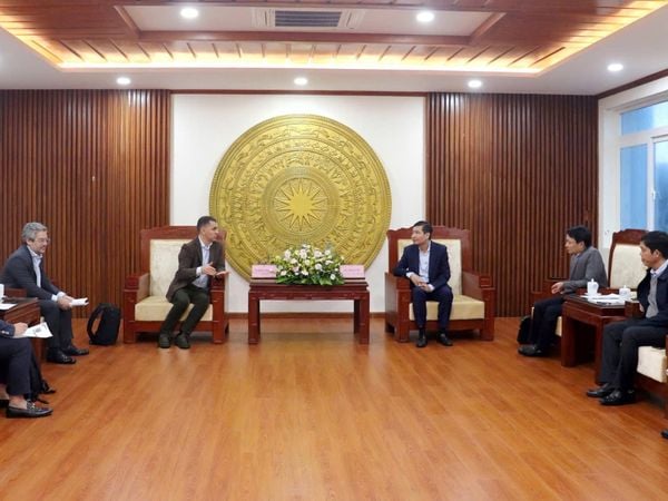 Phu Yen Chairman holds working session with STADA Pymepharco