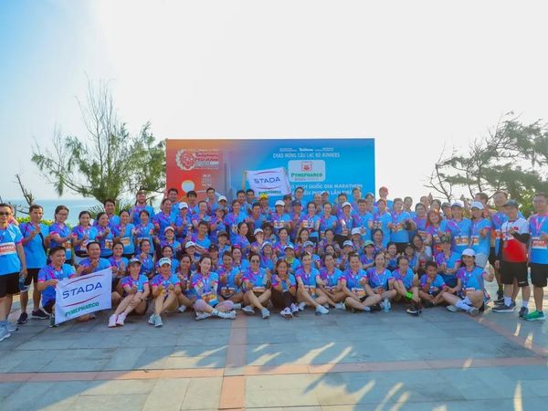 Báo Tiền Phong | STADA Pymepharco tài trợ bib cho nhân viên tham gia Tiền Phong Marathon 2024 tại Phú Yên