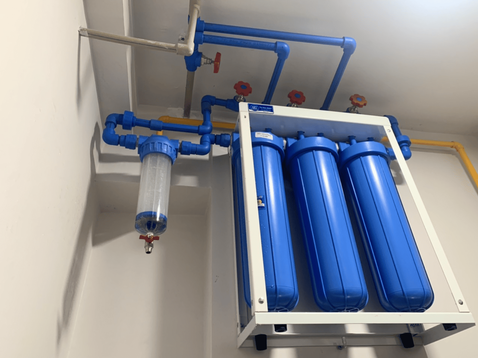 Máy lọc tổng Bigblue Plus Aquafilter 20 inch với thiết kế gọn nhẹ, dễ lắp đặt và sử dụng