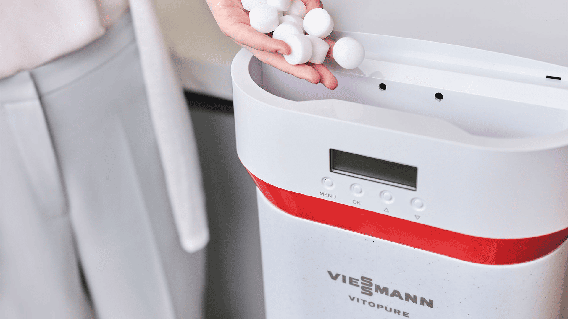 Lọc tổng Viessmann Vitopure S3 (3T) thiết kế nắp mở nạp muối tiện lợi