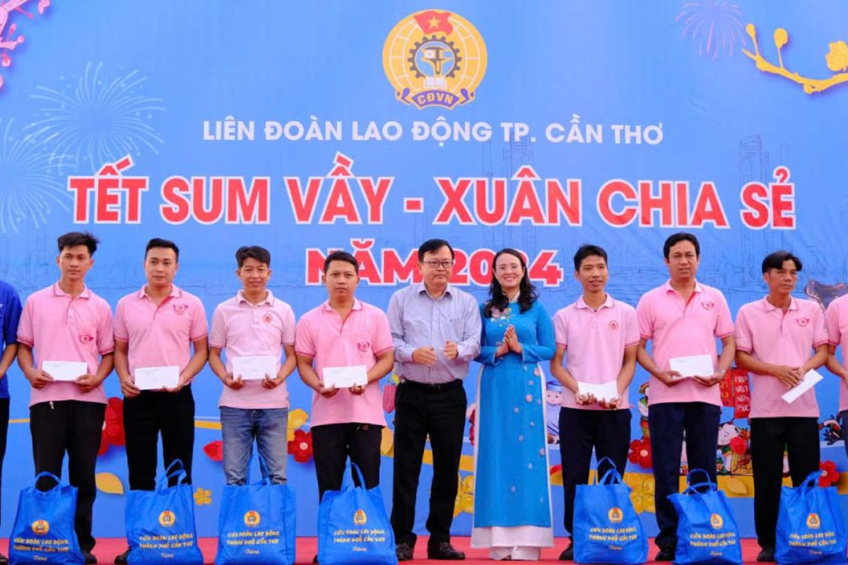 “TẾT SUM VẦY - XUÂN ƠN ĐẢNG” VỚI CHỢ TẾT CÔNG ĐOÀN HẤP DẪN 2025 TẠI CẦN THƠ