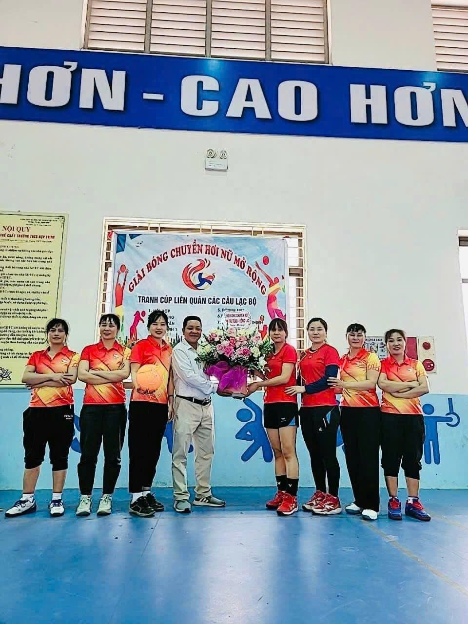Áo Bóng Chuyền Hiwing Có Gì Đặc Biệt? Đánh Giá Chi Tiết Từ Người Chơi Thực Tế