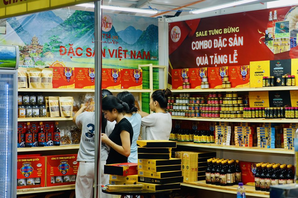 VIỆT 54 THAM GIA HỘI CHỢ TRIỂN LÃM THƯƠNG MẠI & KÍCH CẦU TIÊU DÙNG TỈNH KHÁNH HÒA 2025