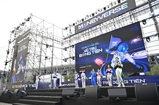 Lộ diện người đứng sau những trang phục “phi hành gia” đầy ấn tượng tại The Moneyverse