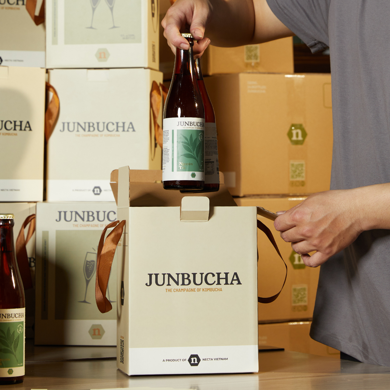 Chính thức ra mắt: Hộp Junbucha 06 chai quai lụa