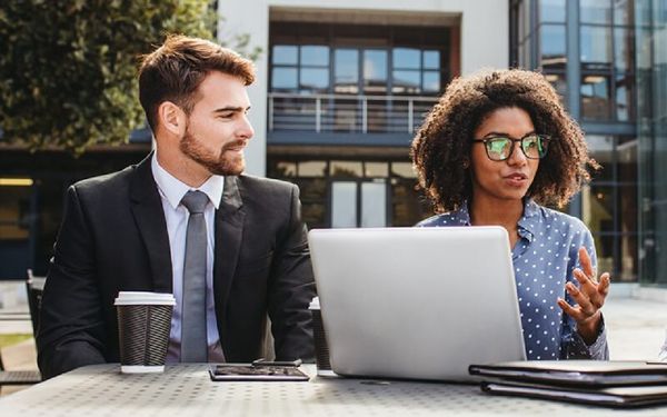 Sự khác biệt văn hoá phương Tây và phương Đông có cản trở sự hợp tác và phát triển