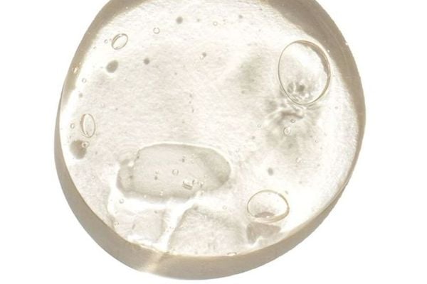 Salicylic Acid (BHA): Hoạt Chất Sạch Sâu Kiểm Soát Dầu Mụn