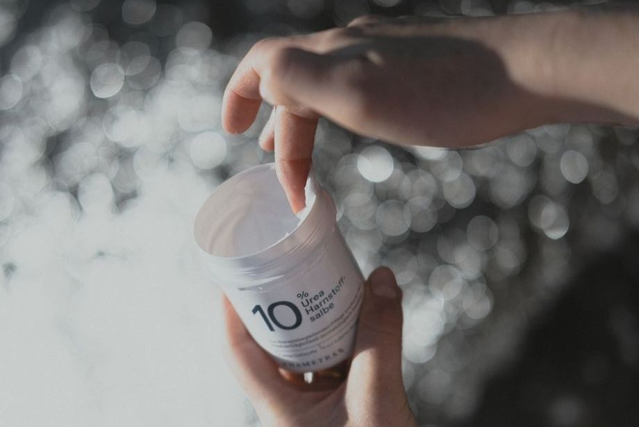 Urea Trong Chăm Sóc Da: Từ Dưỡng Ẩm Đến Làm Mềm Sừng