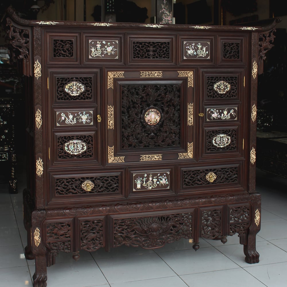 Tủ thờ làm bằng gỗ quý mua ở đâu? Giá bán bao nhiêu tiền?