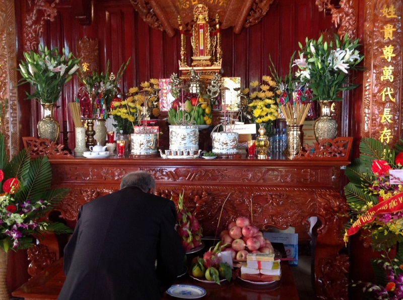 So sánh bàn thờ ngày tết miền Bắc và bàn thờ ngày tết miền Nam