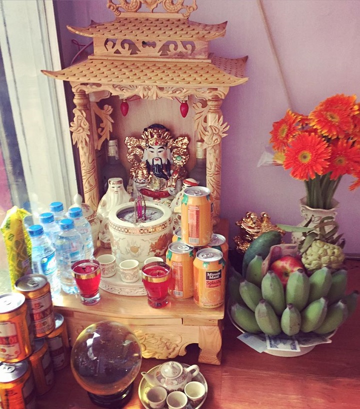 Nên làm gì với bàn thờ thần tài của chủ cũ?