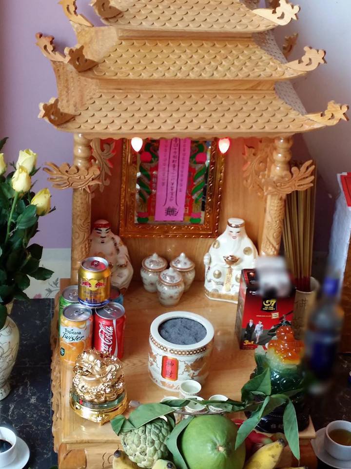 Hướng đặt bàn thờ thần tài theo tuổi 1985