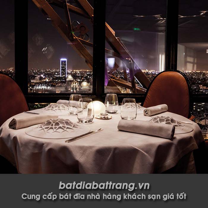Bàn tiệc theo kiểu châu âu và những nguyên tắc cơ bản