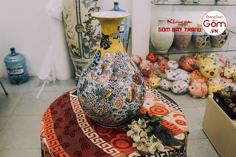 Tổng hợp 5 mẫu bình hoa trang trí hợp phong thủy tiền vô như nước