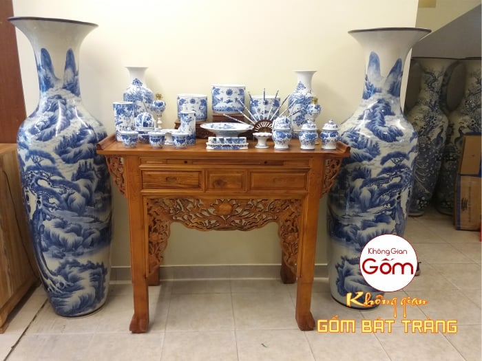 Các mẫu đồ thờ cúng gốm sứ tại cửa hàng Không Gian Gốm Tân Phú