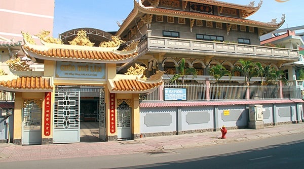 Viếng thăm chùa Huê Lâm quận 11