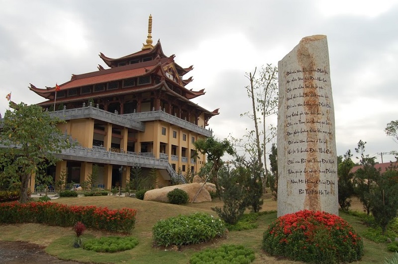 Ở Thảo Điền quận 2 thì nên chiêm bái chùa nào ?