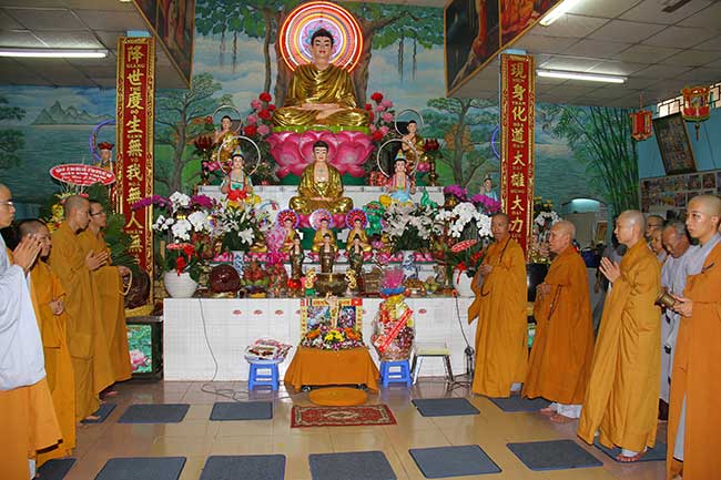 Bên trong ngôi chùa Linh Quang nổi tiếng linh thiêng tại quận 4