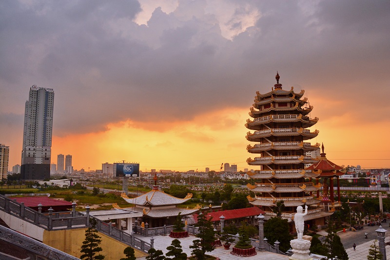 Chiêm ngưỡng kiến trúc chùa Pháp Viện Minh Đăng Quang quận 2