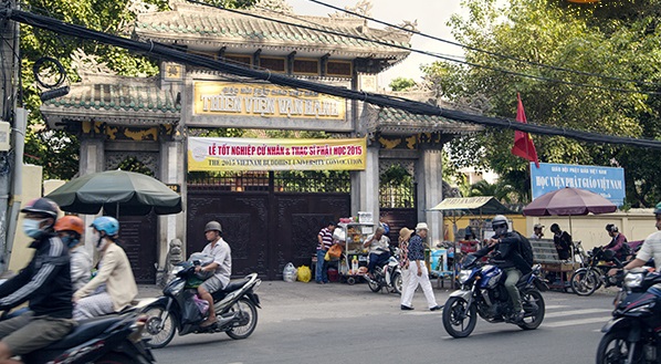 Viếng thăm Thiền Viện Vạn Hạnh quận Phú Nhuận ngôi trường Phật giáo lớn nhất miền Nam