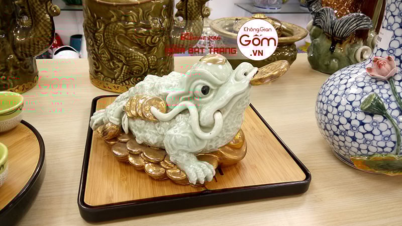 Cóc ngậm tiền màu gì may mắn phù hợp phong thủy