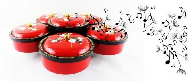 Hộp đựng mứt tết có nhạc mua ở đâu? giá bán bao nhiêu tiền?
