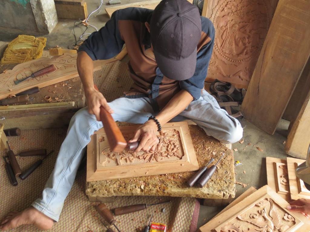 Giới thiệu vài nét về làng nghề tủ thờ Gò Công