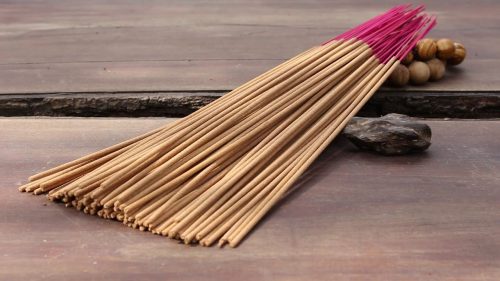 Làm sao phân biệt được đúng các loại nhang trầm hương thật – giả?