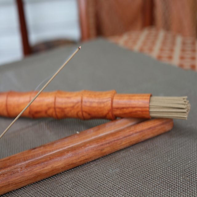 Nhang trầm không tăm giá có mắc hay không ?