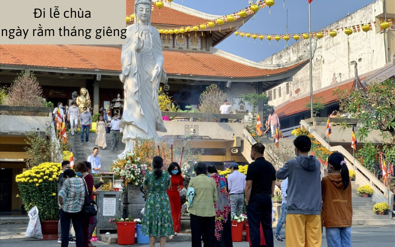 Văn khấn đi chùa Rằm tháng Giêng như thế nào?